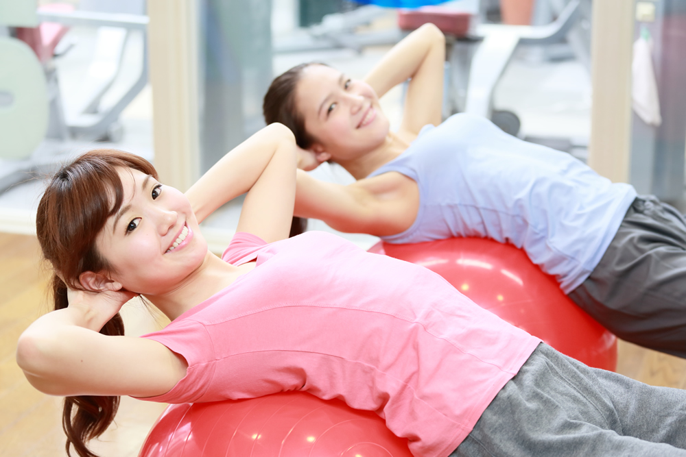 運動する女性